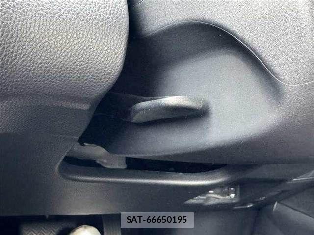 Toyota YARIS CROSS 2024-11 7621621-29