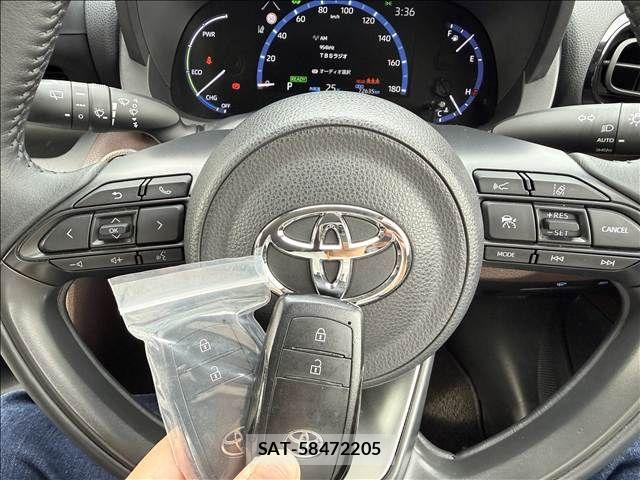 Toyota YARIS CROSS 2020-12 7621670-17