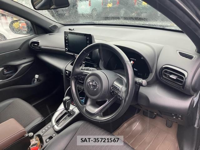 Toyota YARIS CROSS 2023-03 7621668-11