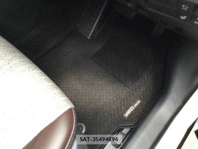 Toyota YARIS CROSS 2021-09 7621636-19