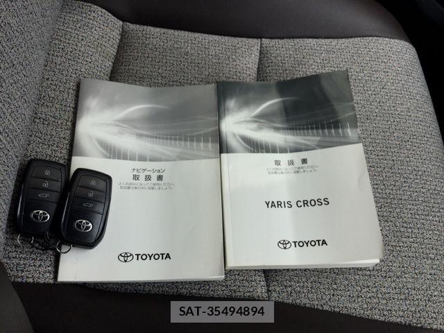 Toyota YARIS CROSS 2021-09 7621636-23