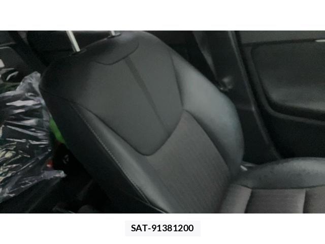 Toyota YARIS CROSS 2023-10 7621653-23