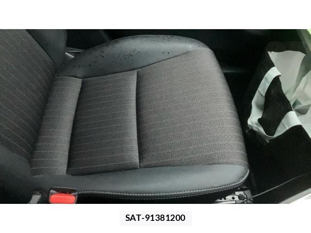 Toyota YARIS CROSS 2023-10 7621653-24