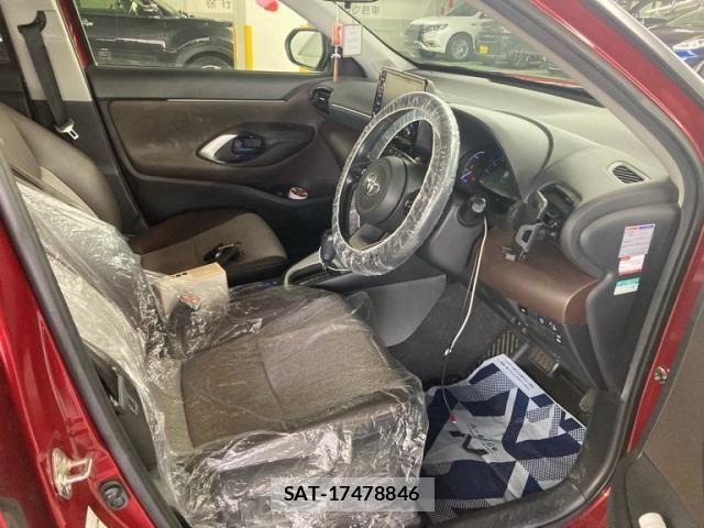 Toyota YARIS CROSS 2022-02 7621660-12
