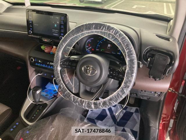 Toyota YARIS CROSS 2022-02 7621660-13