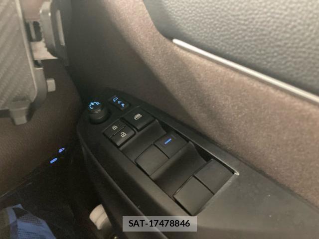 Toyota YARIS CROSS 2022-02 7621660-27
