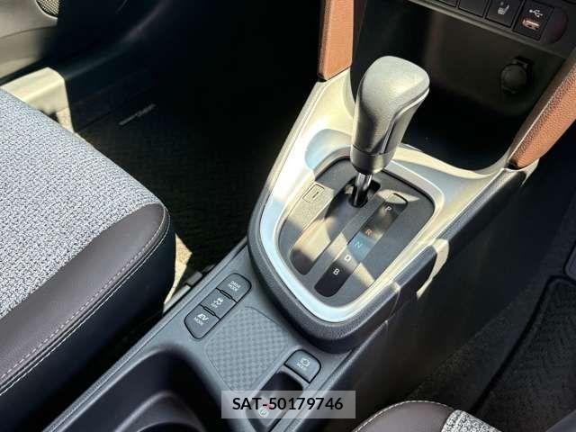 Toyota YARIS CROSS 2022-07 7621629-14