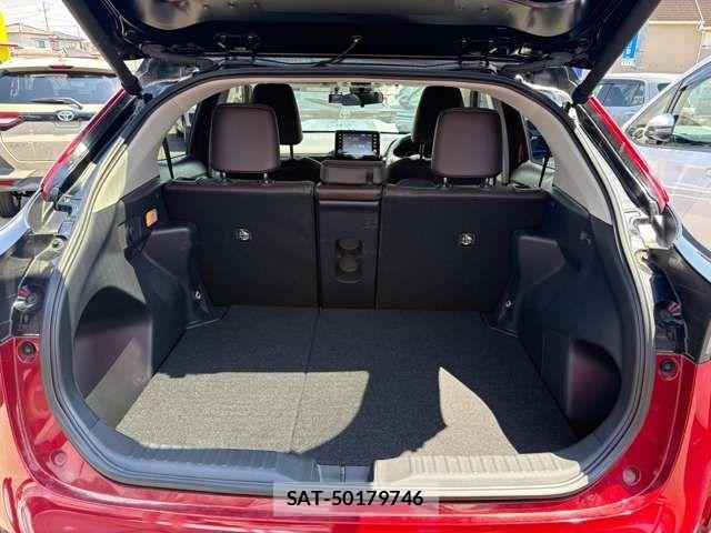 Toyota YARIS CROSS 2022-07 7621629-23