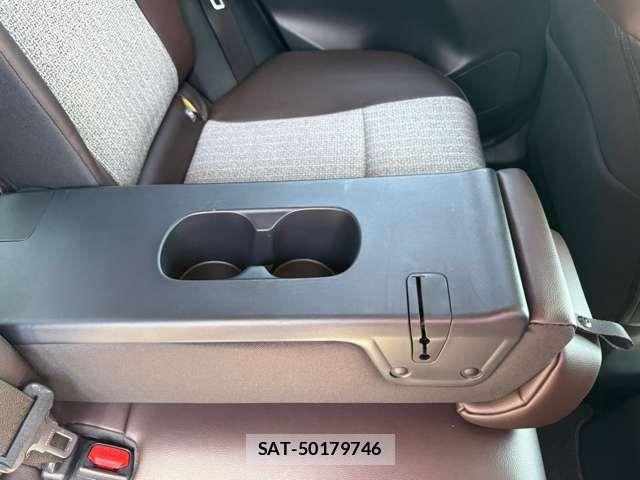 Toyota YARIS CROSS 2022-07 7621629-26