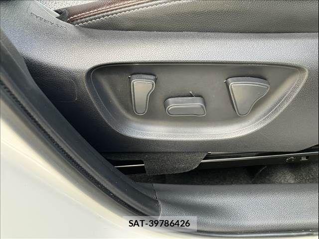 Toyota YARIS CROSS 2020-10 7790818-11