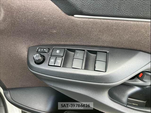 Toyota YARIS CROSS 2020-10 7790818-19