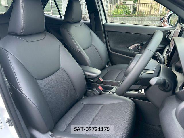 Toyota YARIS CROSS 2026-06 7880777-11