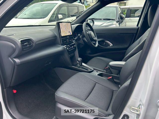 Toyota YARIS CROSS 2026-06 7880777-12