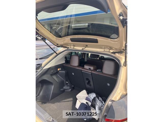 Toyota YARIS CROSS 2021-03 7981703-13
