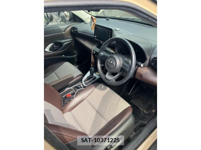Toyota YARIS CROSS 2021-03 7981703-17