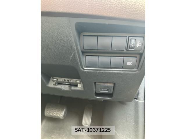 Toyota YARIS CROSS 2021-03 7981703-22
