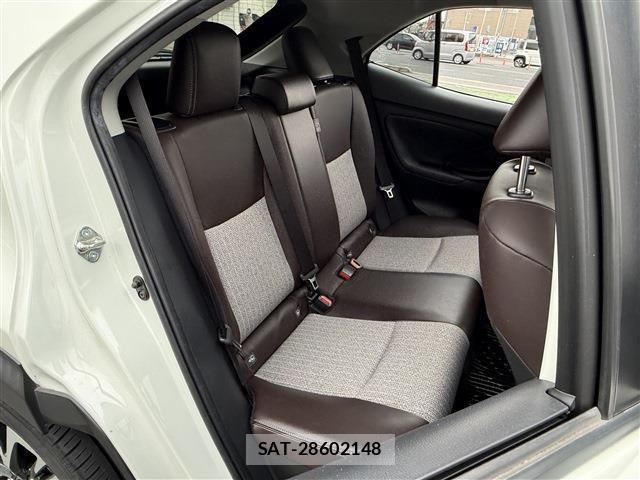 Toyota YARIS CROSS 2021-12 7981700-16