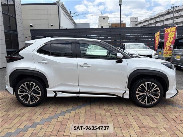 Toyota YARIS CROSS 2023-03 8039462-11