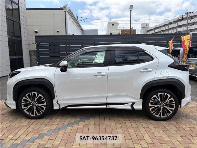 Toyota YARIS CROSS 2023-03 8039462-12