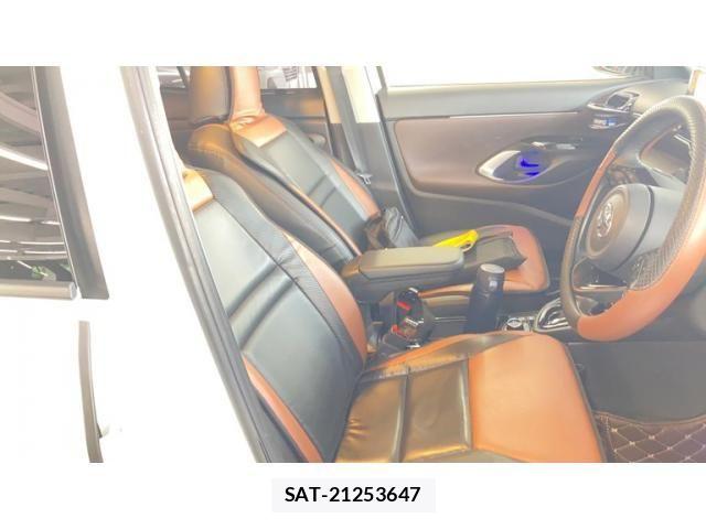 Toyota YARIS CROSS 2020-11 8039465-14