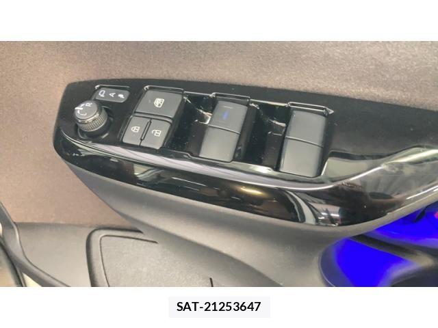 Toyota YARIS CROSS 2020-11 8039465-18