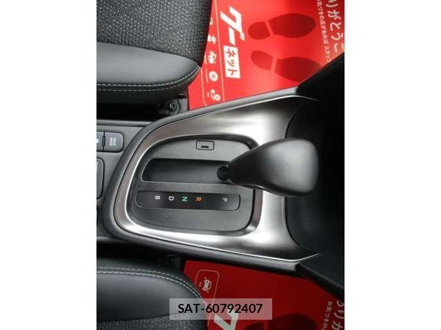 Toyota YARIS CROSS 2025-10 8039453-12