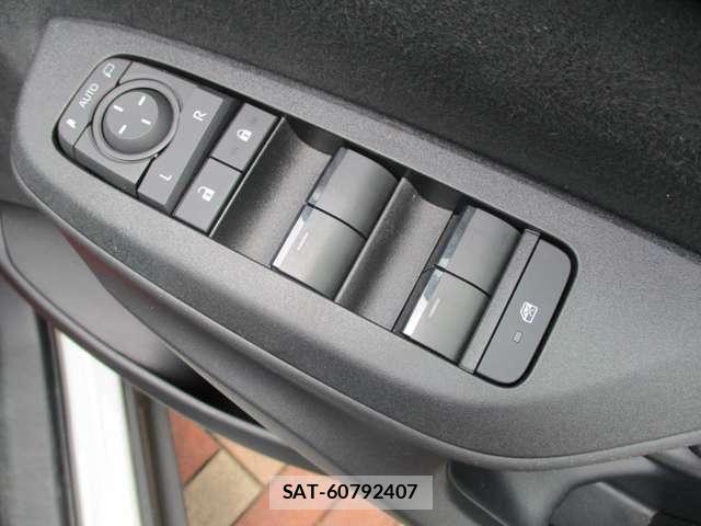 Toyota YARIS CROSS 2025-10 8039453-28