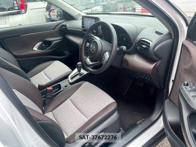 Toyota YARIS CROSS 2023-10 8039463-4
