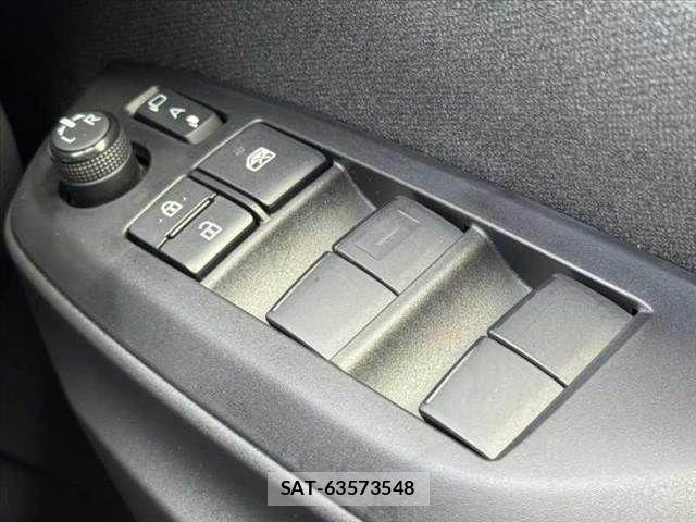 Toyota YARIS CROSS 2022-05 8076293-25