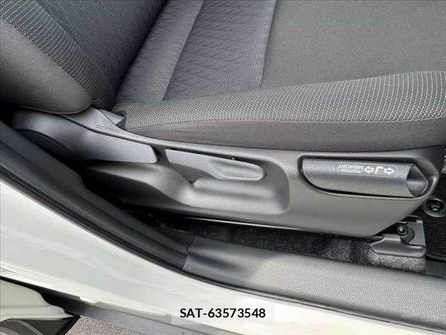 Toyota YARIS CROSS 2022-05 8076293-28