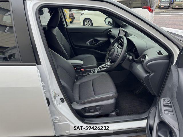 Toyota YARIS CROSS 2025-10 8076284-27