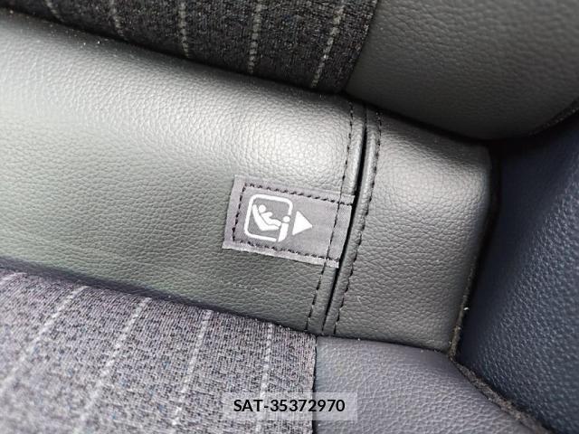 Toyota YARIS CROSS 2022-10 8076287-23