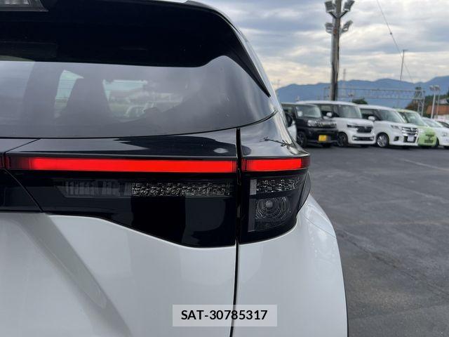 Toyota YARIS CROSS 2025-10 8076286-18