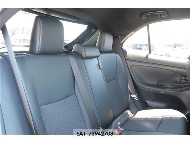 Toyota YARIS CROSS 2025-05 8076282-11