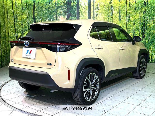 Toyota YARIS CROSS 2022-10 8102976-16