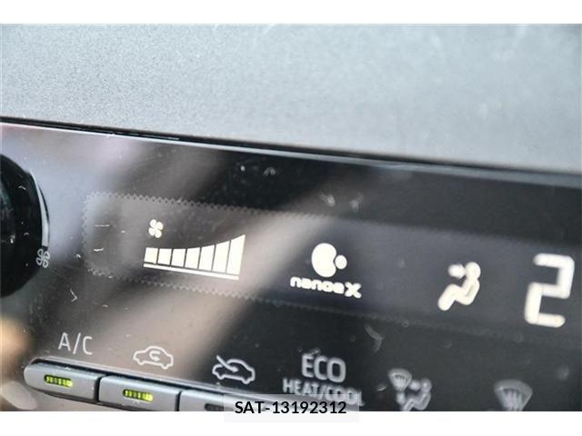 Toyota YARIS CROSS 2022-10 8102982-16