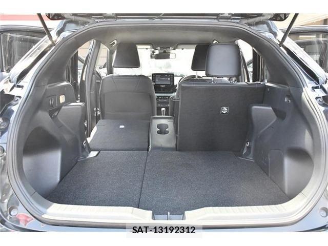 Toyota YARIS CROSS 2022-10 8102982-27