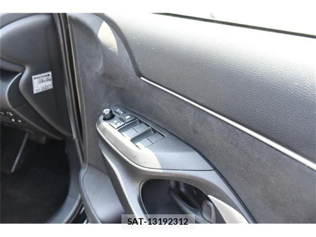 Toyota YARIS CROSS 2022-10 8102982-29