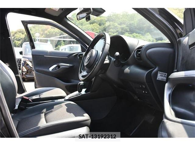 Toyota YARIS CROSS 2022-10 8102982-4