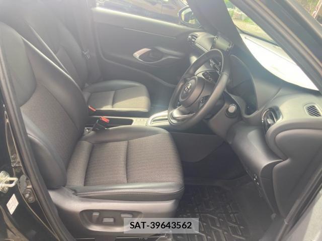 Toyota YARIS CROSS 2023-11 8102979-8