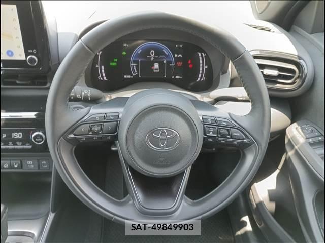 Toyota YARIS CROSS 2025-10 8102975-18