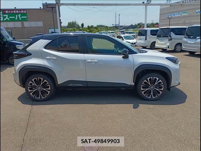 Toyota YARIS CROSS 2025-10 8102975-3