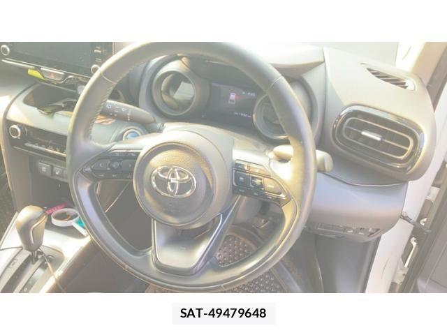 Toyota YARIS CROSS 2021-04 8102984-12