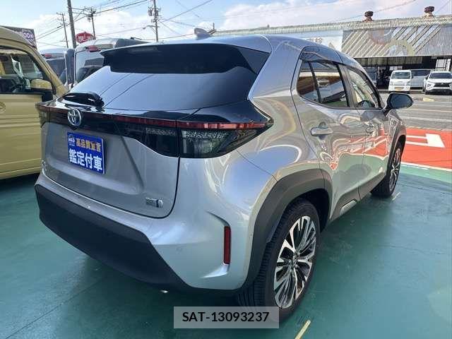 Toyota YARIS CROSS 2021-07 8102981-11