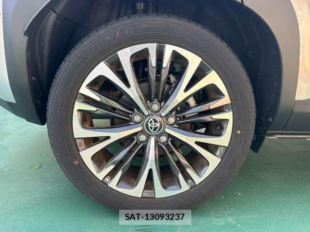 Toyota YARIS CROSS 2021-07 8102981-12