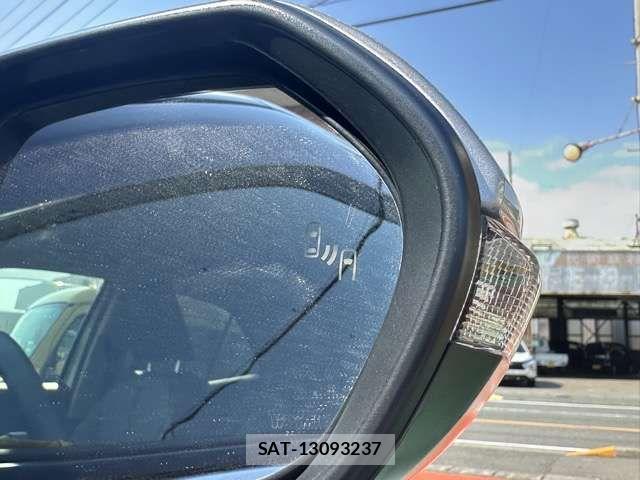 Toyota YARIS CROSS 2021-07 8102981-13