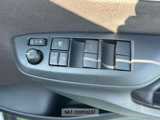 Toyota YARIS CROSS 2021-07 8102981-15