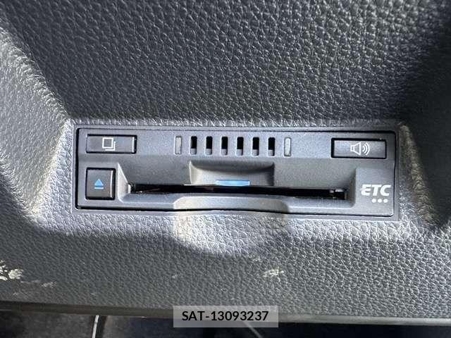 Toyota YARIS CROSS 2021-07 8102981-17