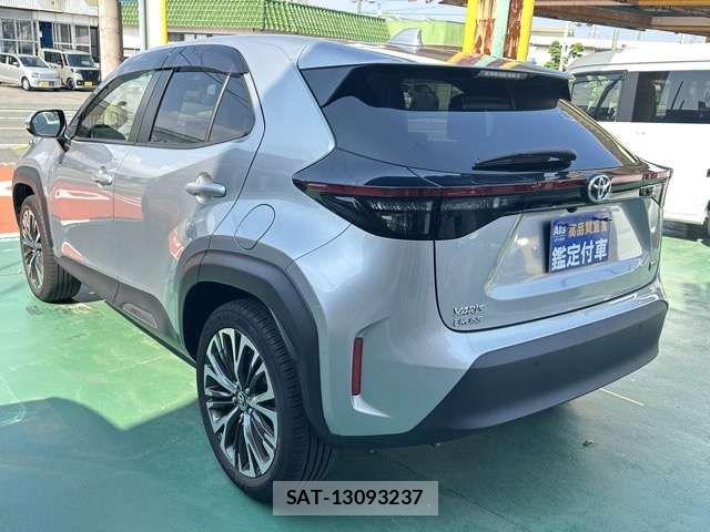 Toyota YARIS CROSS 2021-07 8102981-3