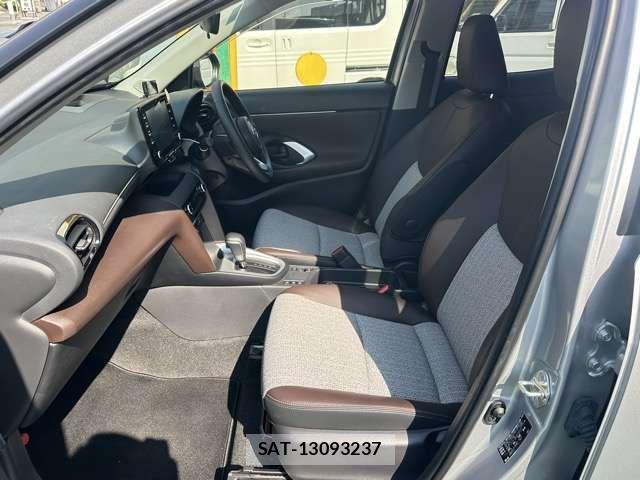Toyota YARIS CROSS 2021-07 8102981-4